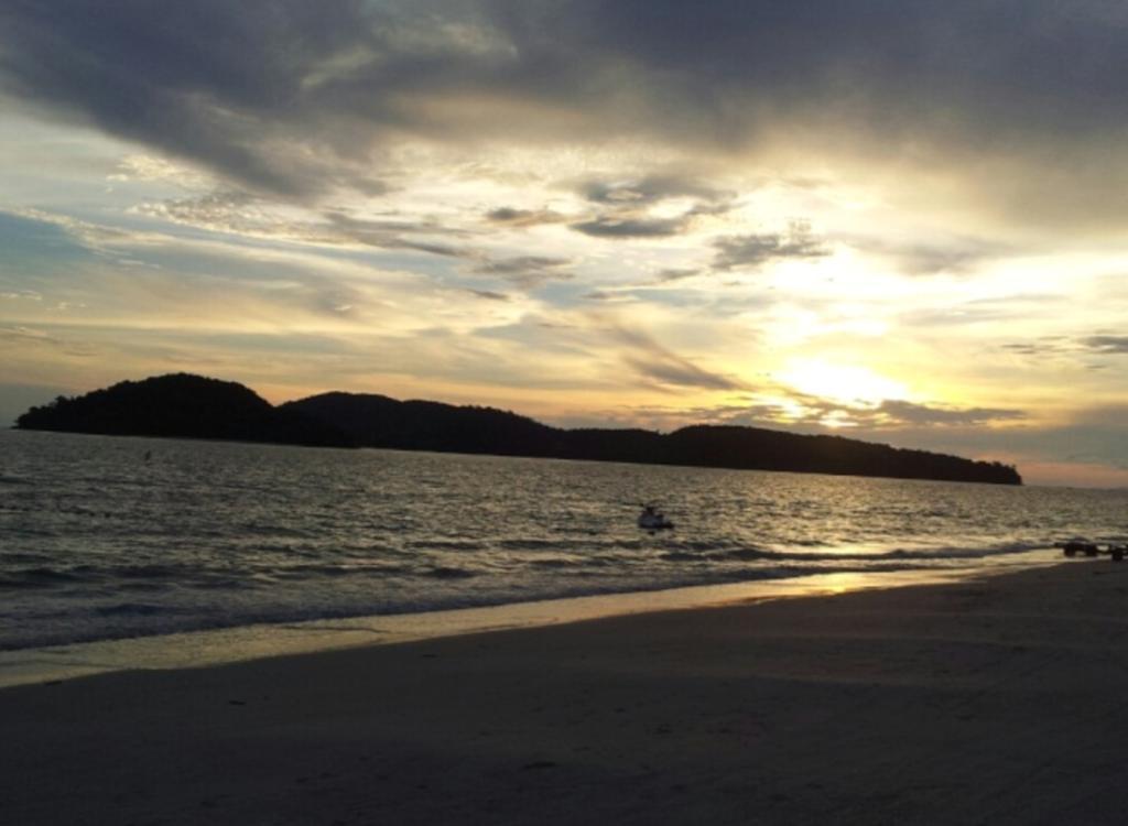 Huda Inn Pantai Cenang  Buitenkant foto
